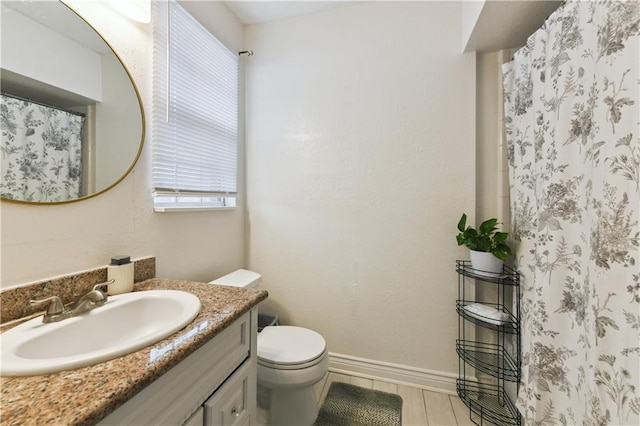 5387 Chamberlain Dr, New Orleans, LA 70122 - full bath featuring toilet, curtained shower, vanity, and baseboards