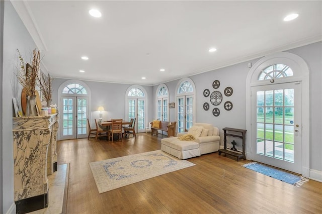 58 Fontainebleau Dr, New Orleans, LA 70125 - living area with recessed lighting, ornamental molding, and wood finished floors