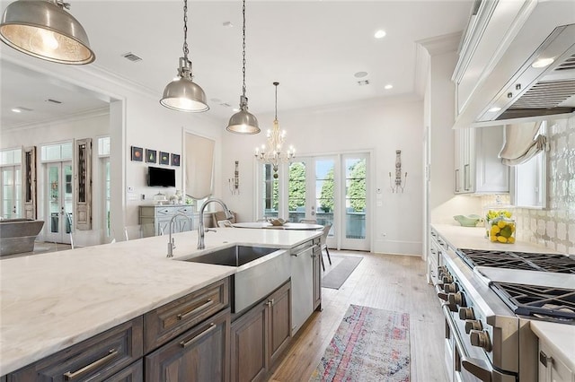 316 Sena Dr, Metairie, LA 70005 - kitchen with a sink, double oven range, visible vents, custom exhaust hood, and decorative backsplash
