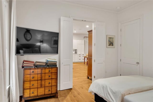 225 Ridgewood Dr, Metairie, LA 70005 - bedroom featuring ornamental molding, light wood-type flooring, and recessed lighting