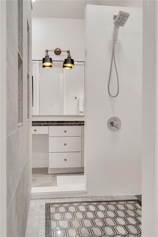 225 Ridgewood Dr, Metairie, LA 70005 - full bathroom featuring a shower and vanity