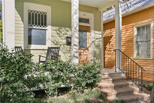 doorway to property with covered porch