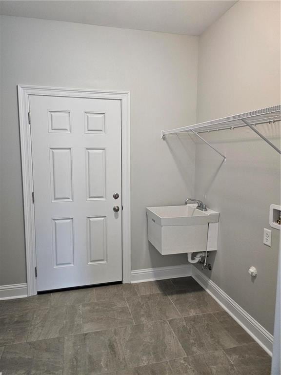 719 Rue St, Michael, Terrytown, LA 70056 - laundry room with hookup for a washing machine and baseboards