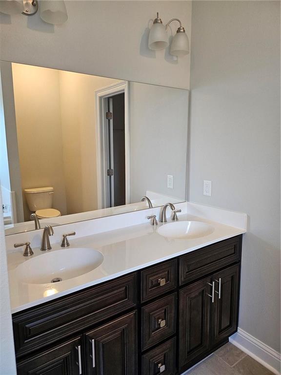 719 Rue St, Michael, Terrytown, LA 70056 - full bath with toilet and double vanity