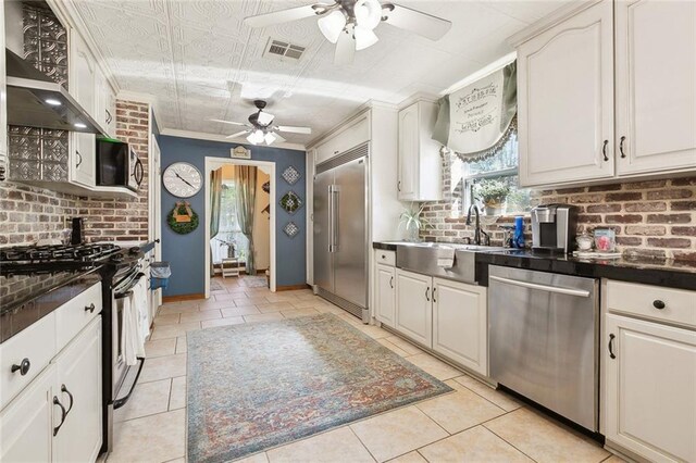 313 Sarah Victoria Dr, Belle Chasse, LA 70037 - kitchen featuring ceiling fan, visible vents, appliances with stainless steel finishes, a sink, and dark countertops
