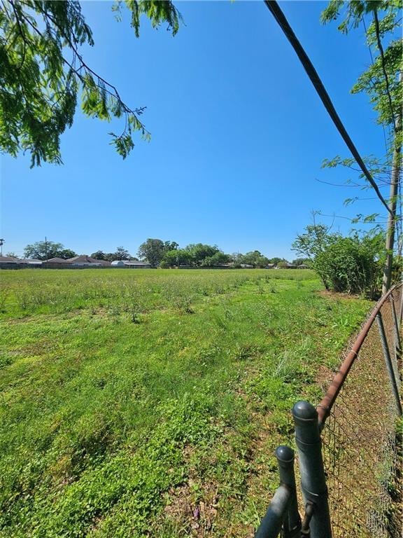view of yard featuring a rural view