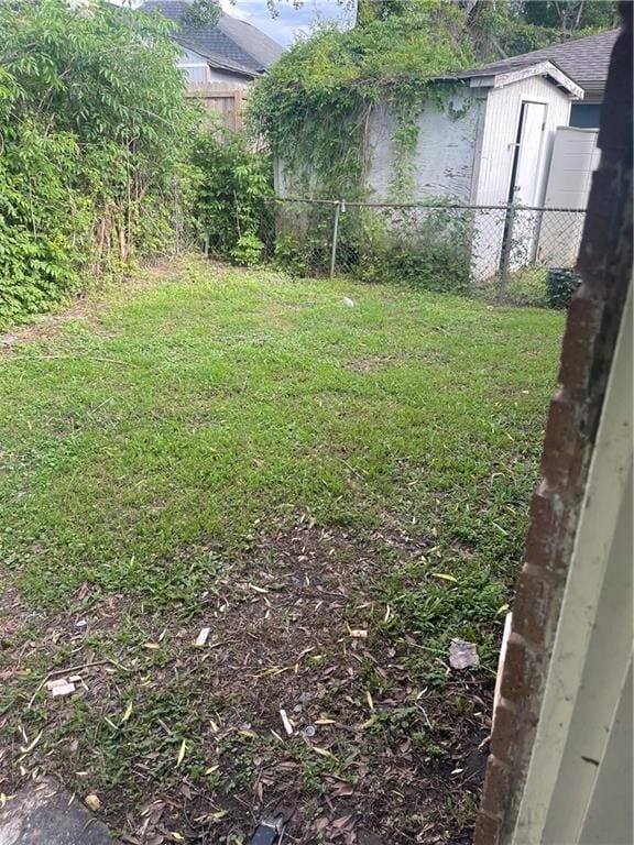 71315 Bell St, Metairie, LA 70003 - view of yard featuring a storage unit and an outdoor structure