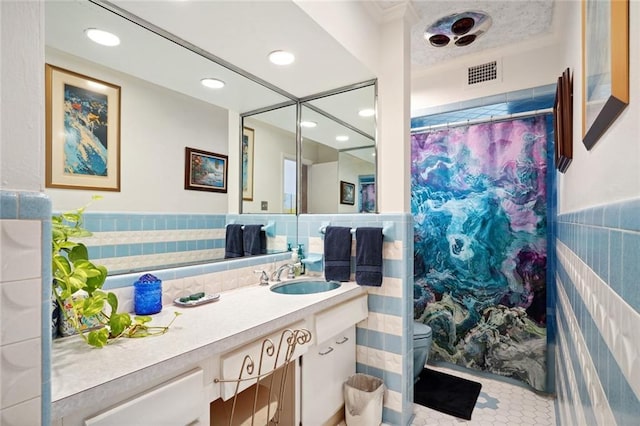 full bath with a shower with shower curtain, tile patterned floors, toilet, visible vents, and tile walls