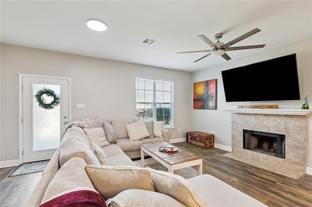 309 Allie Ln, Luling, LA 70070 - living area featuring visible vents, baseboards, wood finished floors, and ceiling fan