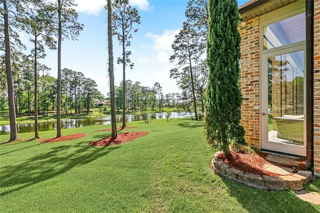 view of yard featuring a water view