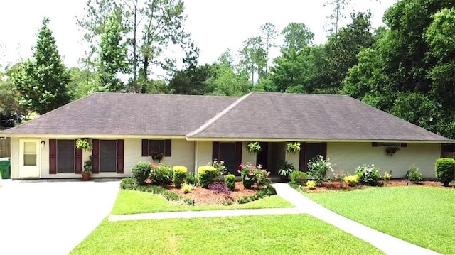 232 Chateau Dr, Slidell, LA 70460 - ranch-style house featuring a front lawn and a shingled roof