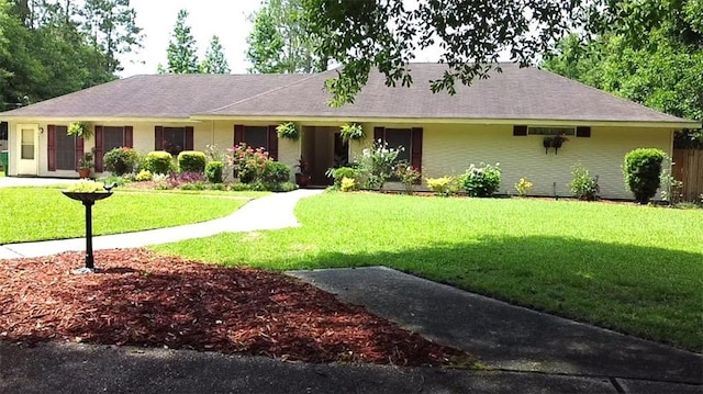 232 Chateau Dr, Slidell, LA 70460 - ranch-style house with a front yard