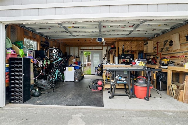 6038 Orleans Ave, New Orleans, LA 70124 - garage with a workshop area