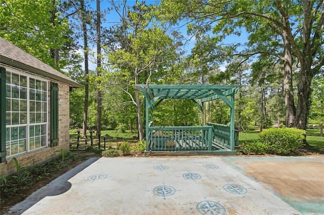42 Green Hills Dr, Covington, LA 70435 - surrounding community with a pergola