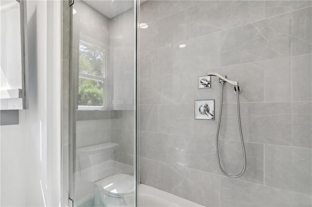 full bath featuring a shower stall and toilet
