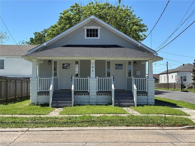 701 Frankilin Ave, Gretna, LA 70053 - bungalow-style house featuring a porch, fence, and roof with shingles
