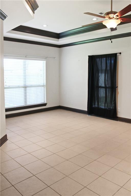 23620 Madisonville Ct, Ponchatoula, LA 70454 - unfurnished room with crown molding, a tray ceiling, a ceiling fan, and baseboards