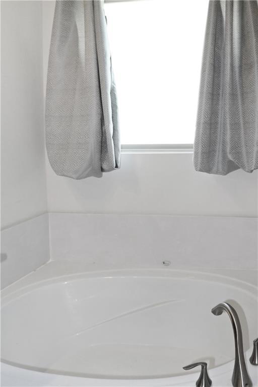 23620 Madisonville Ct, Ponchatoula, LA 70454 - full bath featuring a garden tub