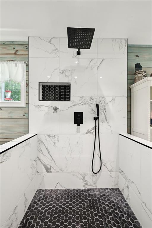 74307 Jack Lloyd Rd, Abita Springs, LA 70420 - bathroom featuring a tile shower