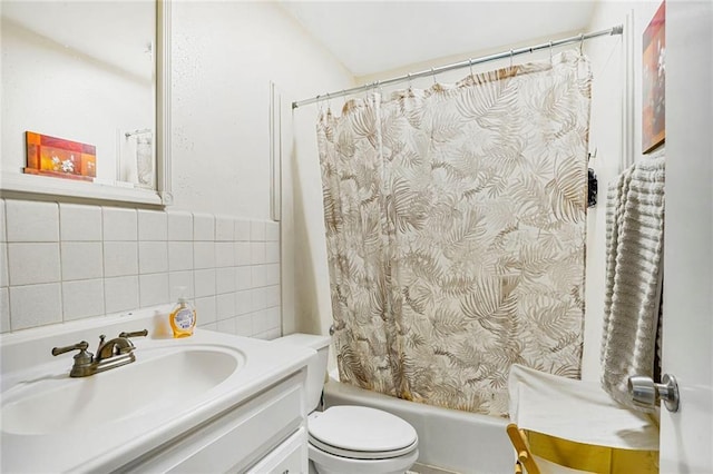 4018 Pitt St, New Orleans, LA 70115 - bathroom with shower / tub combo with curtain, vanity, tile walls, and toilet