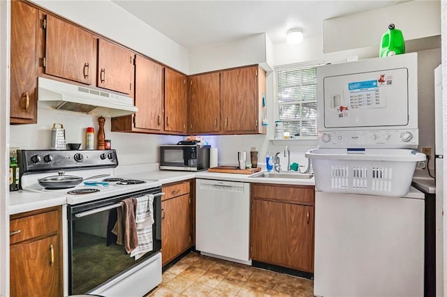4018 Pitt St, New Orleans, LA 70115 - bedroom with french doors, a ceiling fan, and carpet flooring