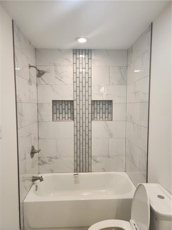 2417 Eagle St, New Orleans, LA 70118 - full bath featuring toilet and shower / bathing tub combination