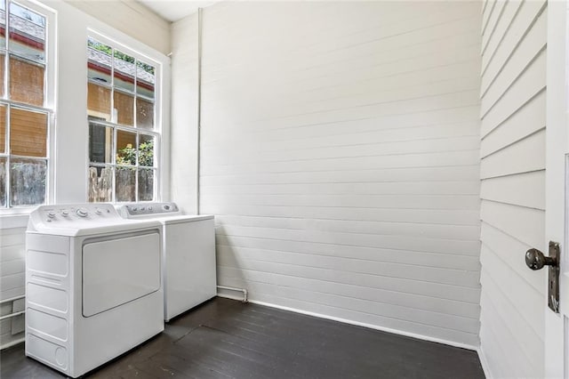 101012 Philip St, New Orleans, LA 70130 - washroom featuring independent washer and dryer and dark wood-style floors