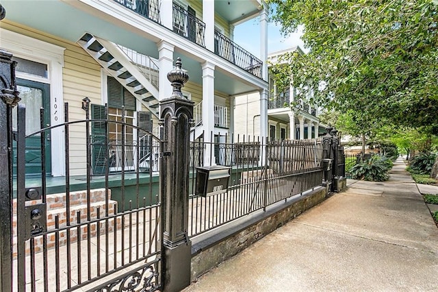 101012 Philip St, New Orleans, LA 70130 - view of gate