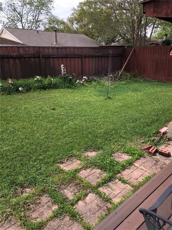 219 Queen Anne Dr, Slidell, LA 70460 - view of yard featuring fence