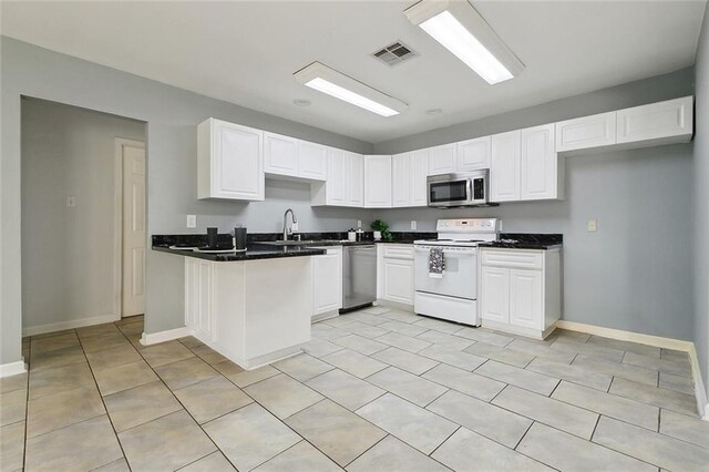 3408 Lake Villa Dr, Metairie, LA 70002 - unfurnished room featuring ceiling fan and light floors