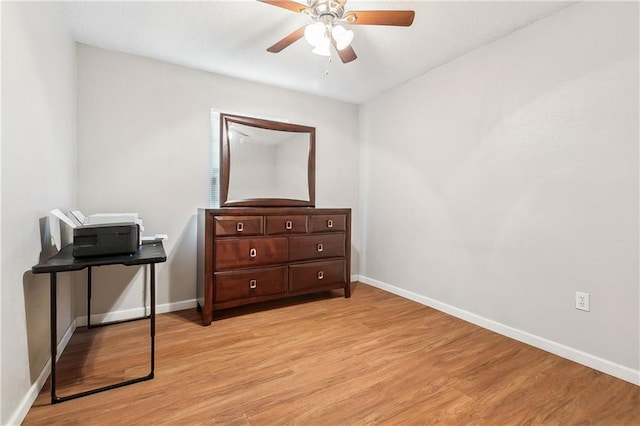 bedroom featuring light wood-style floors, ceiling fan, and baseboards
