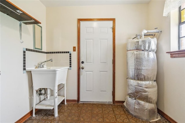 106 Somerset Rd, La Place, LA 70068 - laundry area featuring baseboards