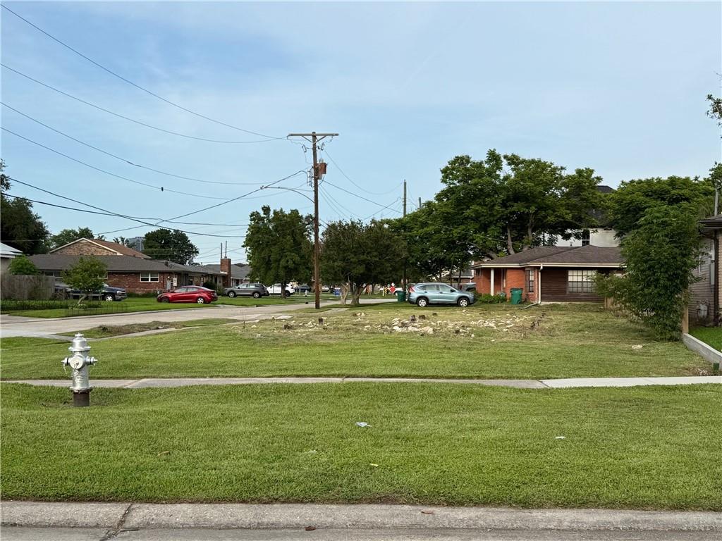 3821 Lake Villa Dr, Metairie, LA 70002