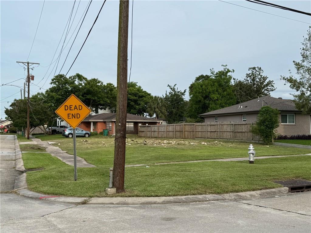 3821 Lake Villa Dr, Metairie, LA 70002