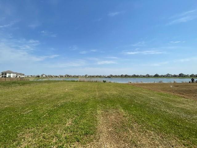 view of yard featuring a water view