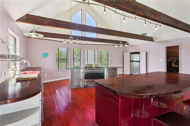 kitchen with an inviting chandelier, dark countertops, dark wood-type flooring, visible vents, and appliances with stainless steel finishes