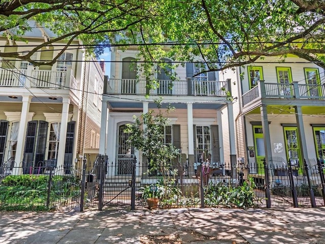 1454 Magazine St, New Orleans, LA 70130 - view of front of home with a fenced front yard
