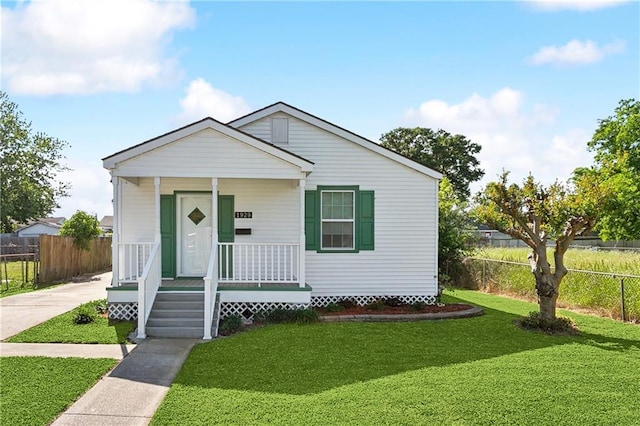 1929 Kentucky Ave, Kenner, LA 70062 - bungalow featuring a front lawn, fence, and a porch