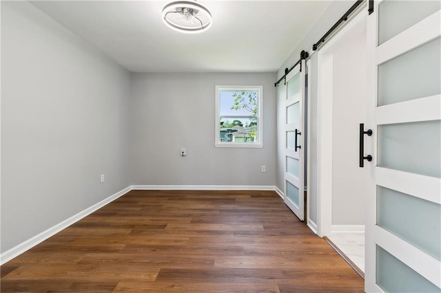1929 Kentucky Ave, Kenner, LA 70062 - interior space with baseboards, dark wood-style floors, and a barn door
