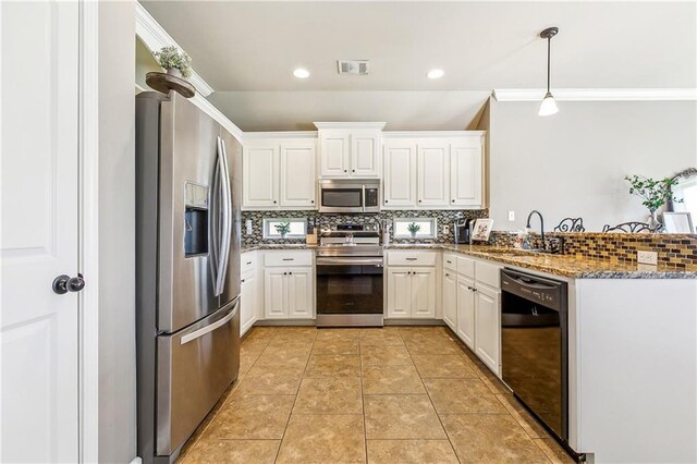 39521 Rue Royale, Prairieville, LA 70769 - kitchen with stainless steel appliances, visible vents, a sink, a peninsula, and tasteful backsplash