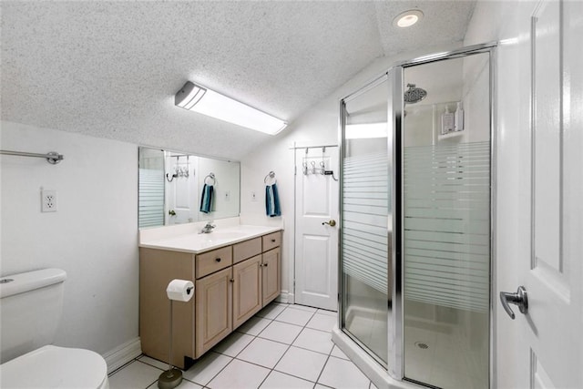 full bath with lofted ceiling, a stall shower, a textured ceiling, and toilet