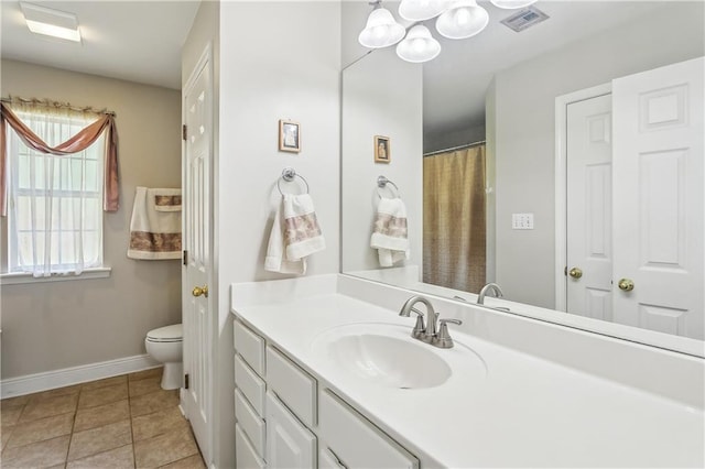 full bath with visible vents, toilet, vanity, baseboards, and a notable chandelier