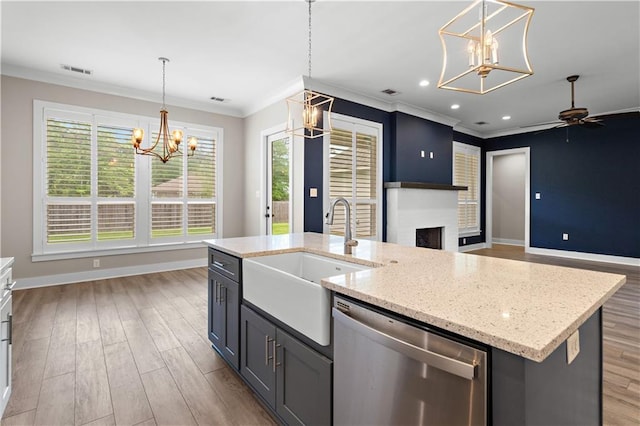 72421 Homestead St, Covington, LA 70435 - kitchen with dishwasher, visible vents, crown molding, and a sink