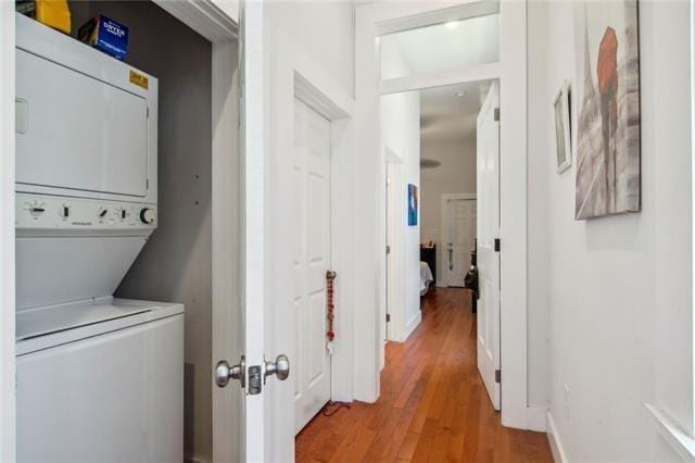 264545 Saint Ann St, New Orleans, LA 70119 - washroom with light wood-style flooring, stacked washer and dryer, baseboards, and laundry area