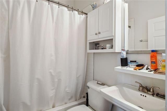 264545 Saint Ann St, New Orleans, LA 70119 - bathroom with shower / tub combo, toilet, and a sink
