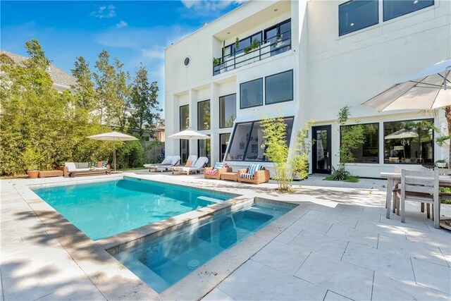 4809 Neyrey Dr, Metairie, LA 70002 - view of swimming pool featuring outdoor lounge area, a patio, and a pool with connected hot tub