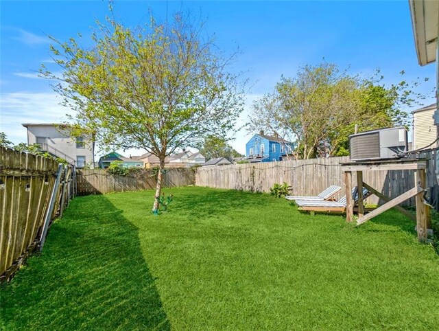 2738 Cleveland Ave, New Orleans, LA 70119 - view of yard featuring a fenced backyard