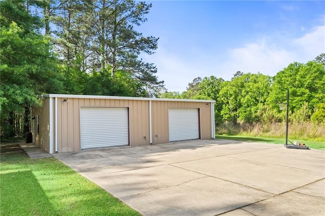 view of detached garage