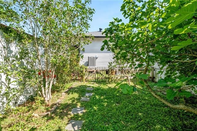 517 S Murat St, New Orleans, LA 70119 - view of yard