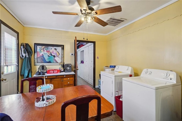 laundry room featuring laundry area, visible vents, ornamental molding, washing machine and dryer, and ceiling fan